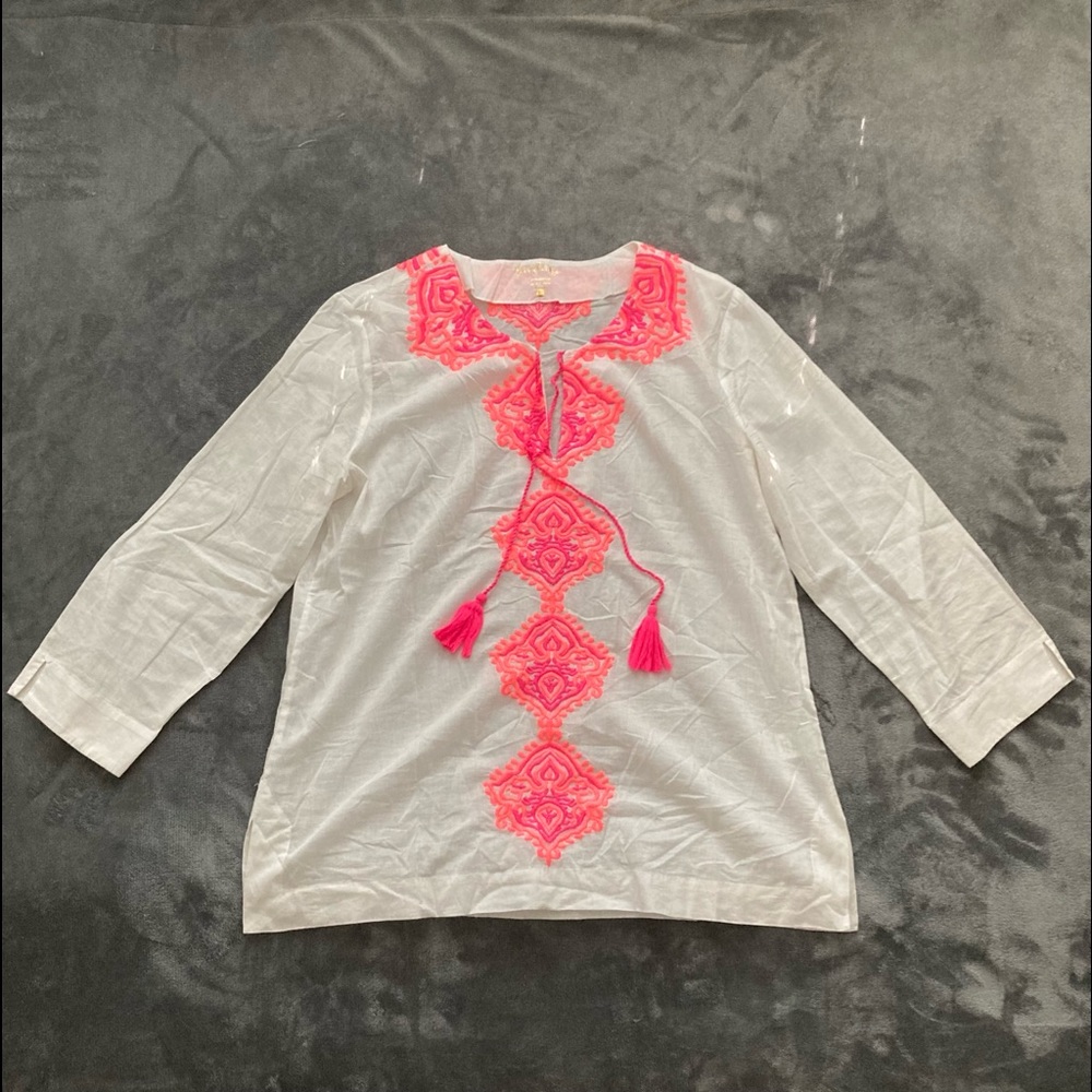 Lily Pulitzer, 100% cotton, white, Women’s V neck Large, w/ beautiful embroidery
